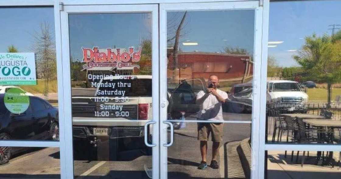 Business Owner Offers Job to Man Who Attempted to Rob His Restaurant, Many React to His Kind Gesture Business Owner Offers Job to Man Who Attempted to Rob His Restaurant, Many React to His Kind Gesture