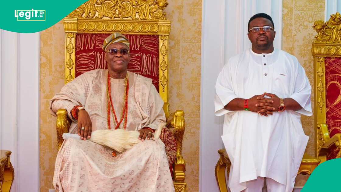 PDP Chieftain, Olufemi Ajadi, has visited the Soun of Ogbomosho, Oba Ghandi Afolabi Oladunni Olaoye Orumogege III, ahead of the 2027 governorship election. PDP Chieftain, Olufemi Ajadi, has visited the Soun of Ogbomosho, Oba Ghandi Afolabi Oladunni Olaoye Orumogege III, ahead of the 2027 governorship election.