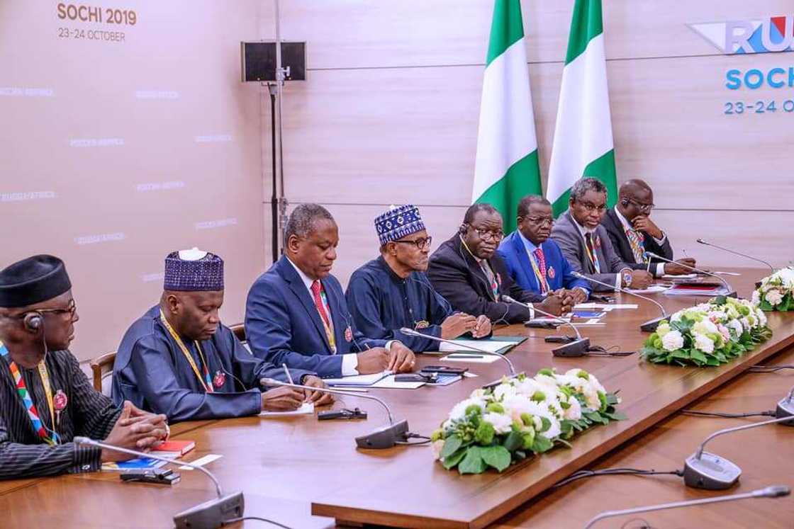 Shugaba Buhari ya gana da shugaban kasar Rasha, Vladimir Putin (Hotuna) Shugaba Buhari ya gana da shugaban kasar Rasha, Vladimir Putin (Hotuna)