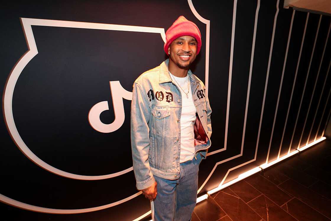 Trey Songz poses at a party