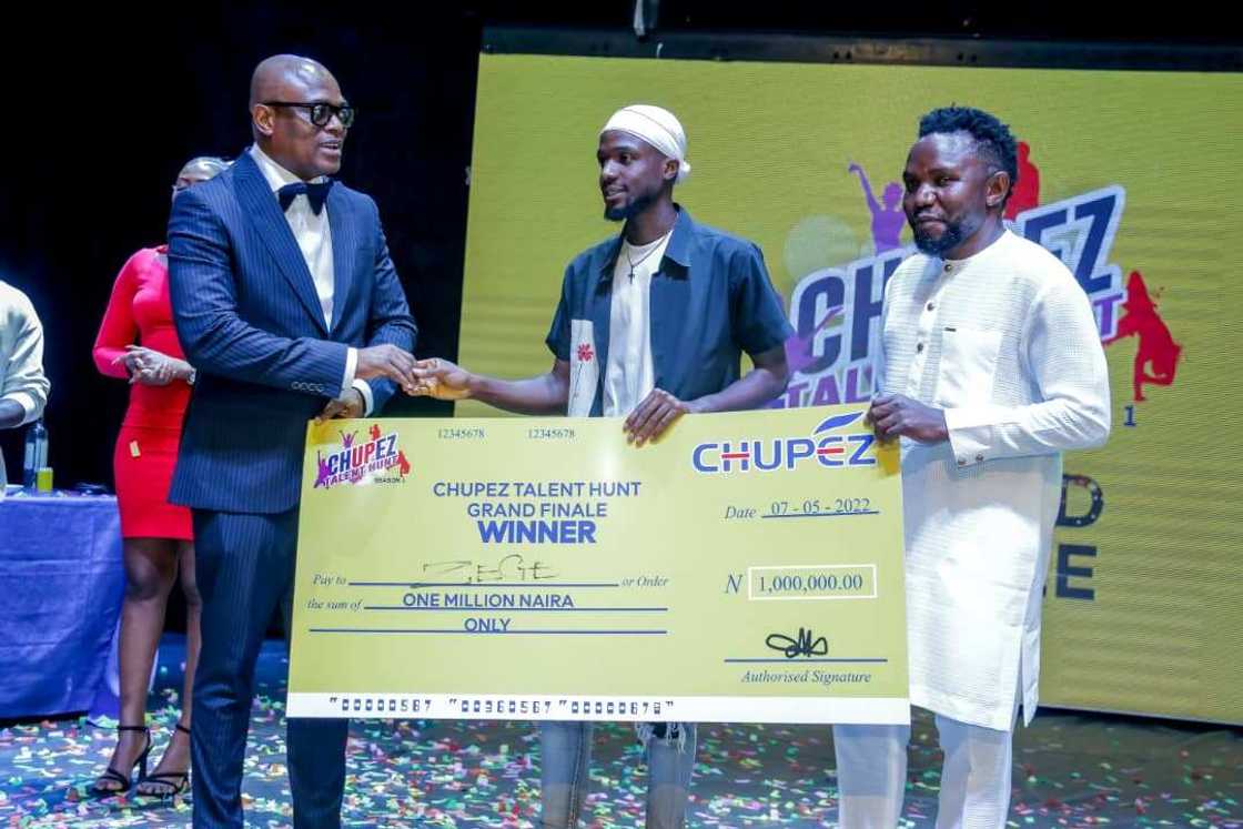 Singer Kcee shuts down Chupez Talent Hunt Competition, winner bags N1.2m Singer Kcee shuts down Chupez Talent Hunt Competition, winner bags N1.2m