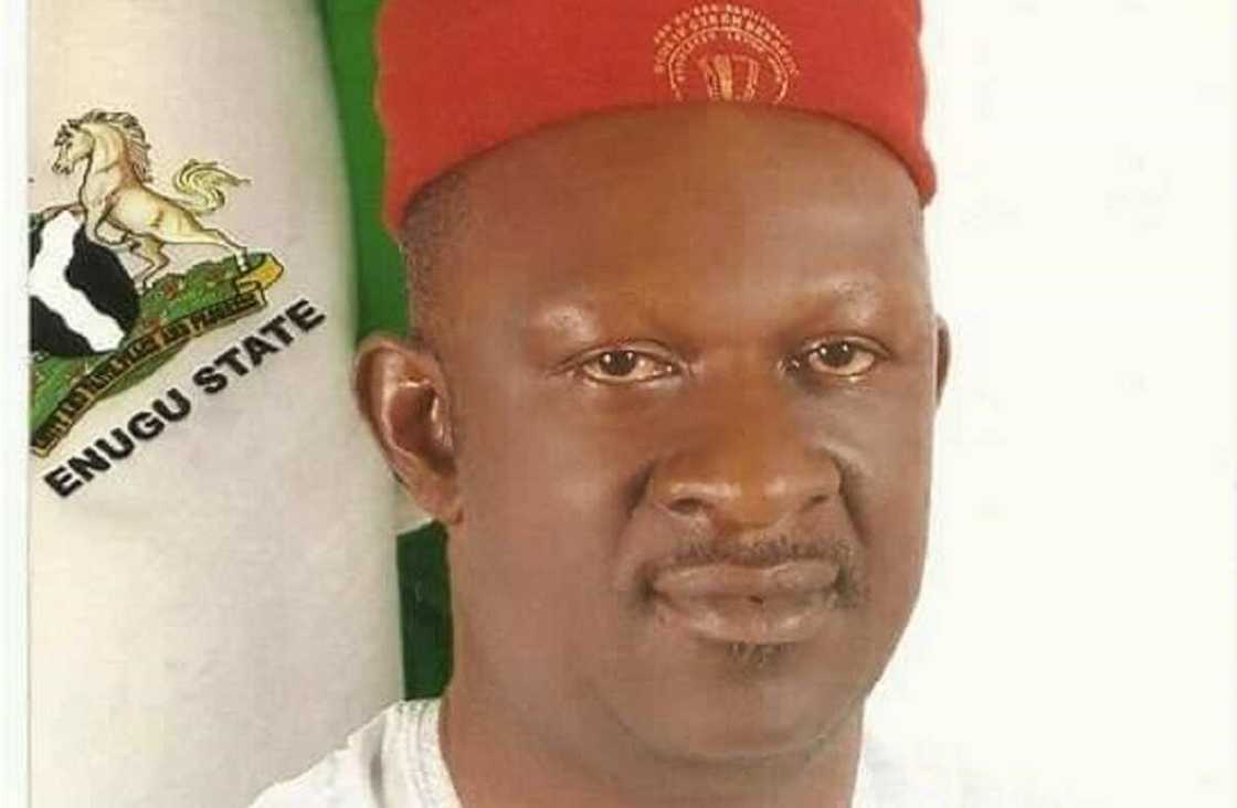 Kwamishina ya yanke jiki ya fadi ya mutu yayin gabatar da kasafin kudi a Enugu Kwamishina ya yanke jiki ya fadi ya mutu yayin gabatar da kasafin kudi a Enugu