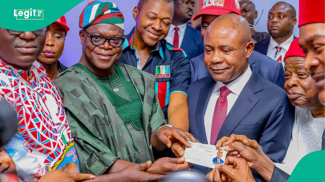 Gwamnan jihar Enugu, Peter Mbah ya bayyana dalilin da ya sa ya koma APC bayan barin PDP Gwamnan jihar Enugu, Peter Mbah ya bayyana dalilin da ya sa ya koma APC bayan barin PDP