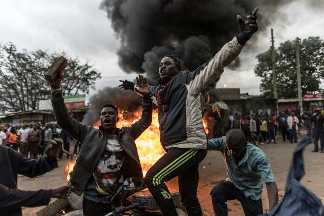 Supporters of Kenya's defeated presidential candidate Raila Odinga set tyres on fire in the Nairobi slum of Kibera Supporters of Kenya's defeated presidential candidate Raila Odinga set tyres on fire in the Nairobi slum of Kibera
