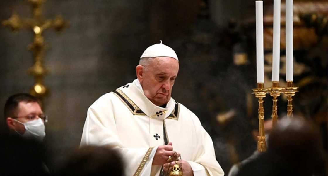 Korona ta yi ajalin likitan Fafaroma Francis Korona ta yi ajalin likitan Fafaroma Francis