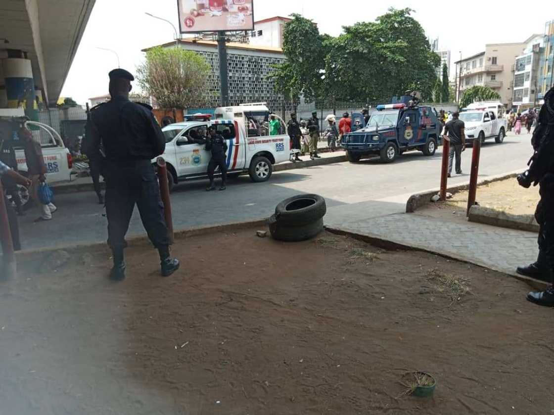 Breaking: Tension in Anambra as hoodlums kill 2 policemen Breaking: Tension in Anambra as hoodlums kill 2 policemen