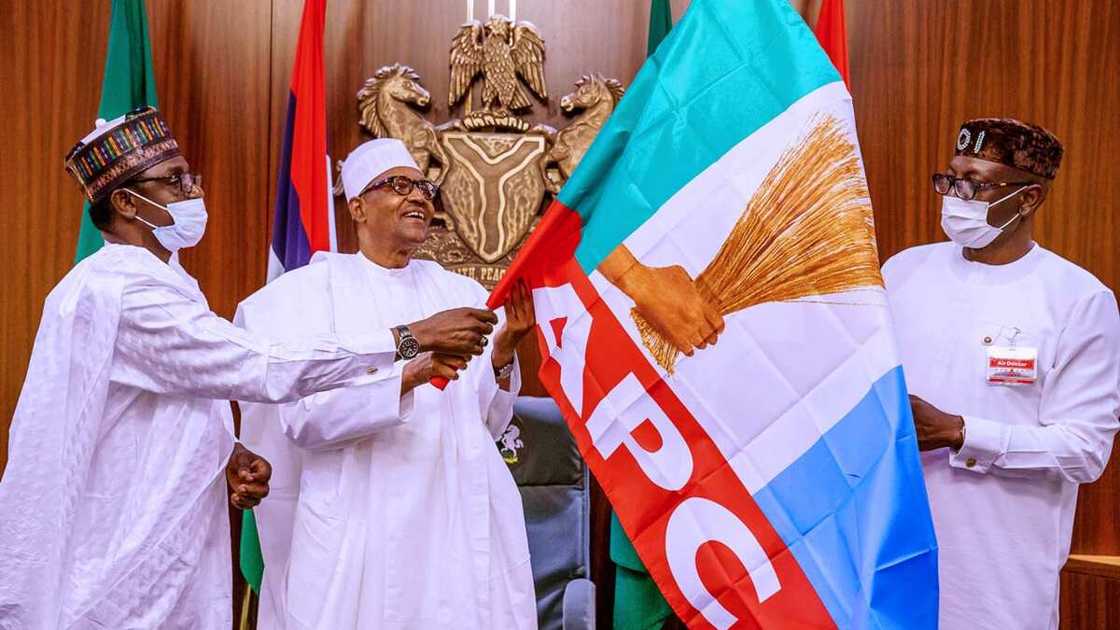 Dalilin jinkirta taron gangamin APC: Tsohon gwamna ya ce Buni ne ya jawo, yana son ya gaji Buhari a 2023