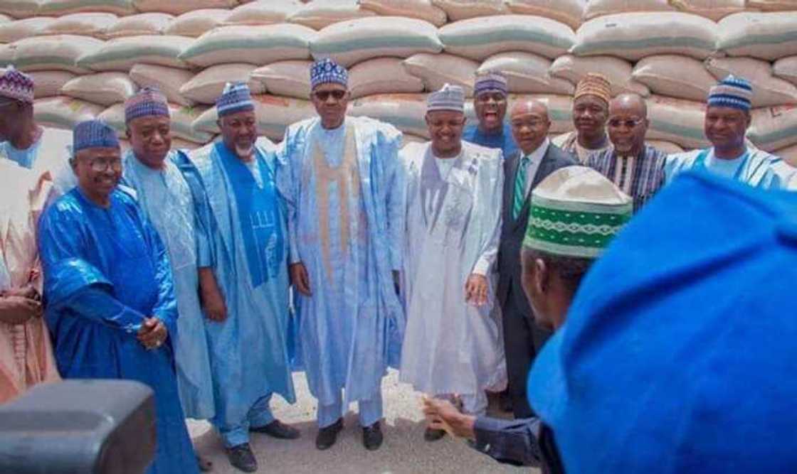 Jami’an tsaro sun bindige matashin da yayi kokarin ‘damko’ Buhari a Argungu Jami’an tsaro sun bindige matashin da yayi kokarin ‘damko’ Buhari a Argungu