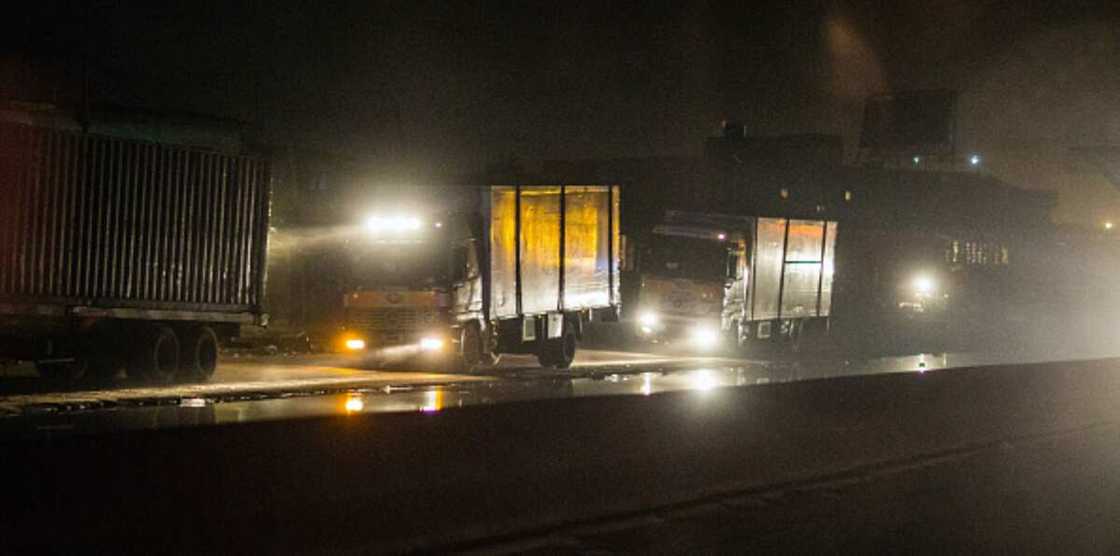 Jama'a sun tarwatse neman tsira bayan harbe-harbe ya cika hanyar Enugu-Abakaliki Jama'a sun tarwatse neman tsira bayan harbe-harbe ya cika hanyar Enugu-Abakaliki