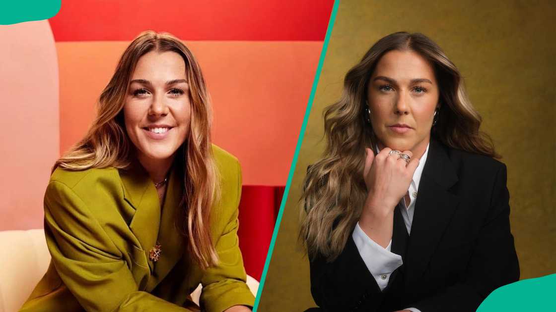 Mary Earps taking photos while sitting Mary Earps taking photos while sitting