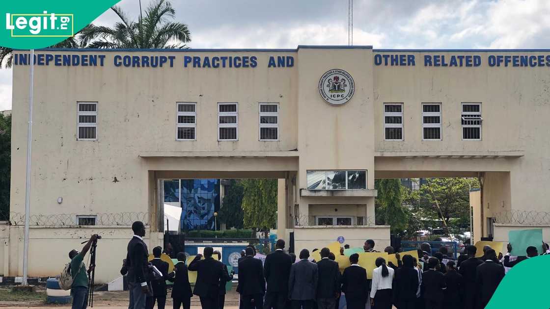 Protesters storm ICPC HQ in Abuja over alleged $4bn refinery fraud, accusing MSM Group of laundering funds tied to ex-NNPC boss Mele Kyari.