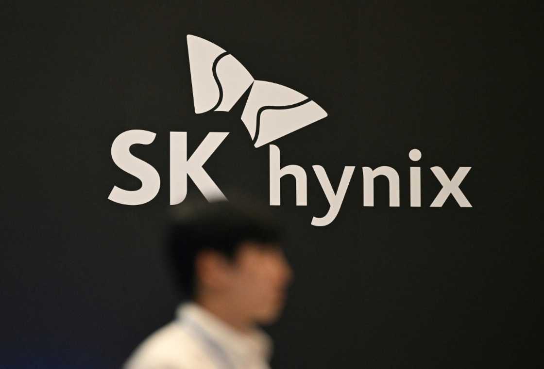 South Korean chip giant SK hynix said on Wednesday it was considering a US stock market listing using its treasury shares South Korean chip giant SK hynix said on Wednesday it was considering a US stock market listing using its treasury shares