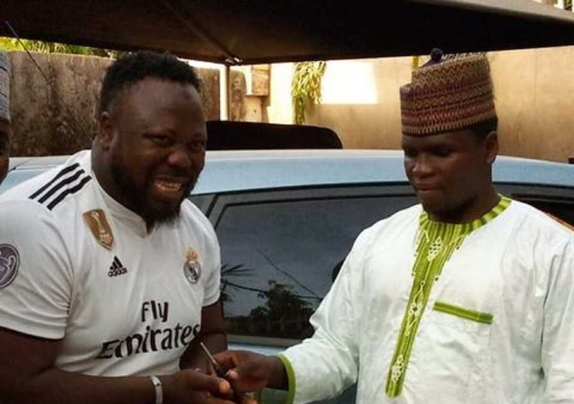 Rarara ya gwangwaje jaruman Kannywood da kyautar sabbin motocin alfarma Rarara ya gwangwaje jaruman Kannywood da kyautar sabbin motocin alfarma