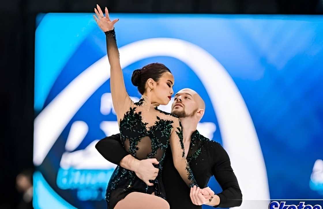 Ellie Kam and Danny O'Shea performing a pairs routine Ellie Kam and Danny O'Shea performing a pairs routine