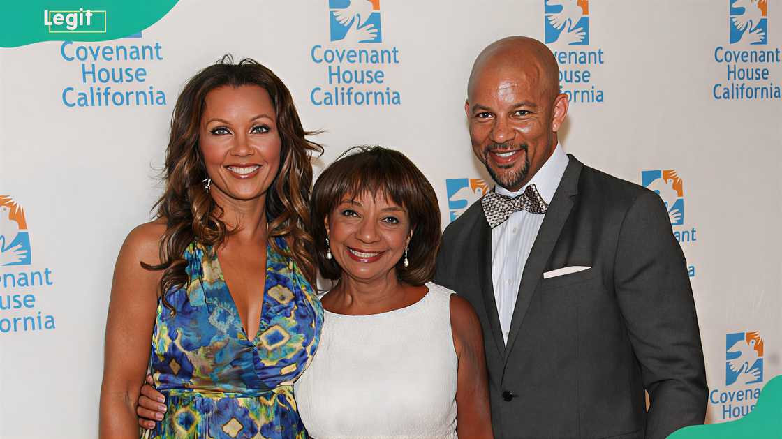 Vanessa Williams, her mother Helen Williams, and brother Chris Williams at Skirball Cultural Center Vanessa Williams, her mother Helen Williams, and brother Chris Williams at Skirball Cultural Center