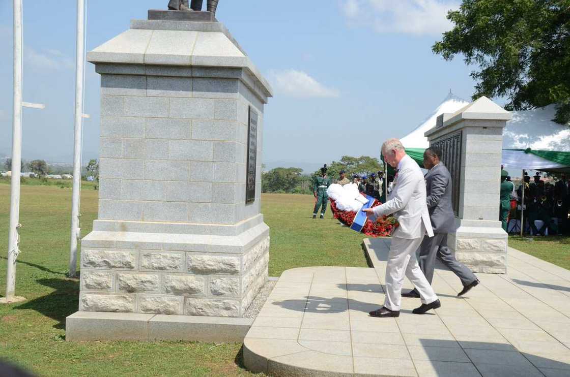 Yakin duniya na II: Yariman Ingila ya karrama sojojin Najeriya da suka kwanta dama, hotuna Yakin duniya na II: Yariman Ingila ya karrama sojojin Najeriya da suka kwanta dama, hotuna