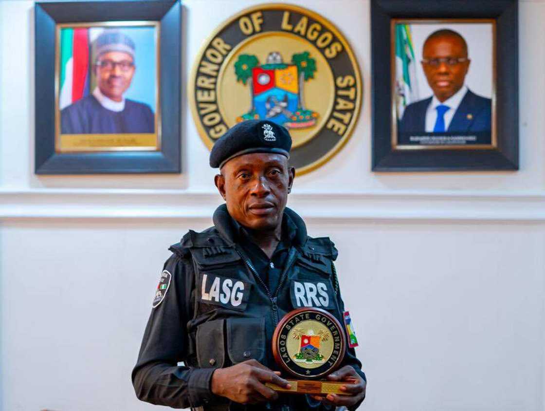 Sunday Erhabor: Lagos Policeman Assaulted by Motorist Gets N1m Cash Gift from Nigerians Sunday Erhabor: Lagos Policeman Assaulted by Motorist Gets N1m Cash Gift from Nigerians