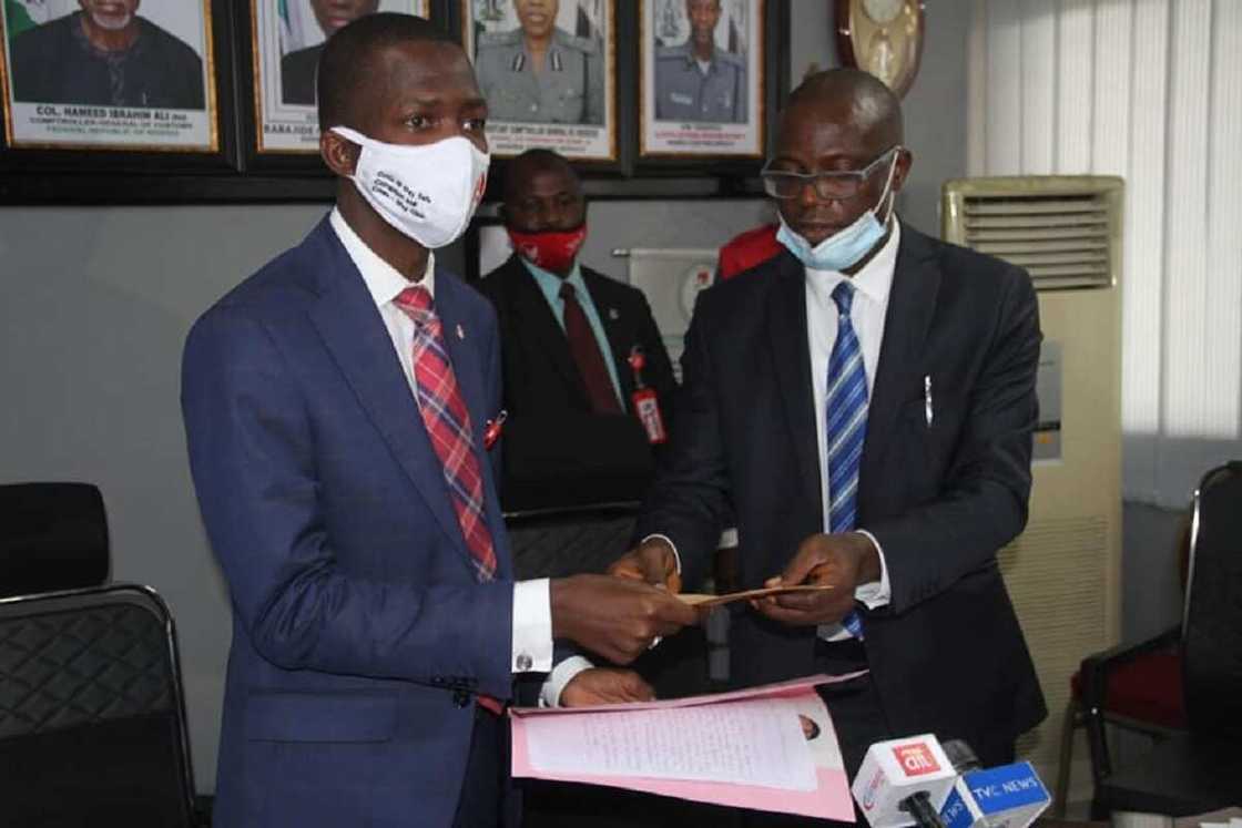 An kama wani matafiyi da ATM 2,886 da layukan waya hudu a filin jirgin sama