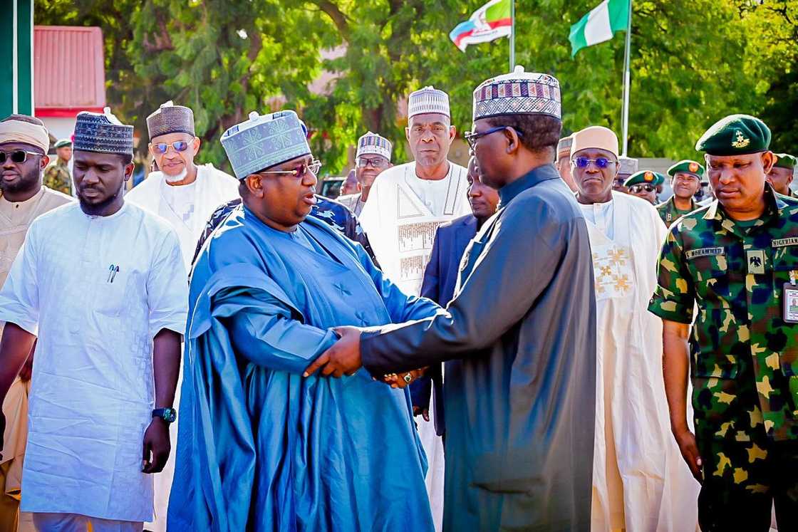 Ministan tsaro da gwamnan Kebbi Ministan tsaro da gwamnan Kebbi