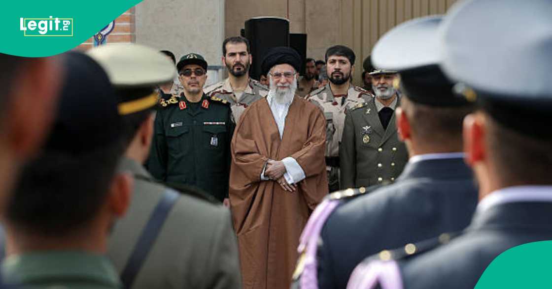 Jagoran addinin Iran, Ali Khamenei. Jagoran addinin Iran, Ali Khamenei.