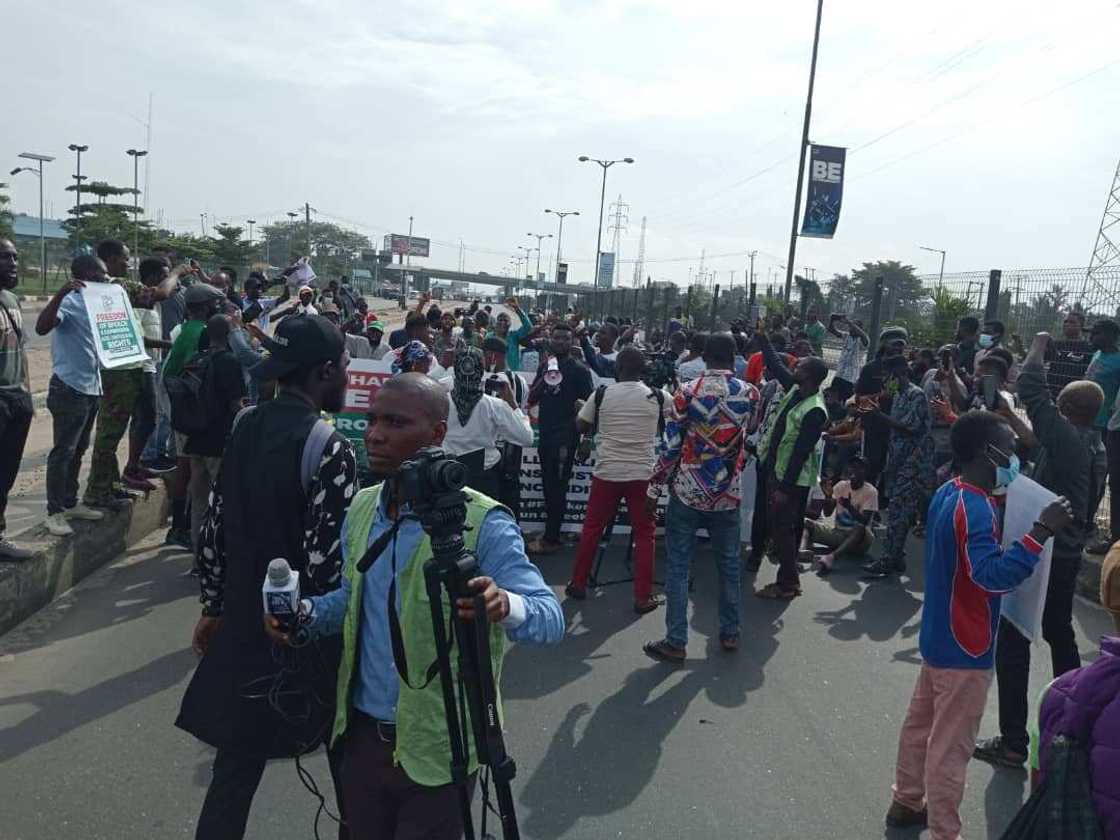 Yanzu Yanzu: Fada ya kaure a tsakanin masu zanga-zangar goyon bayan Buhari a Abuja