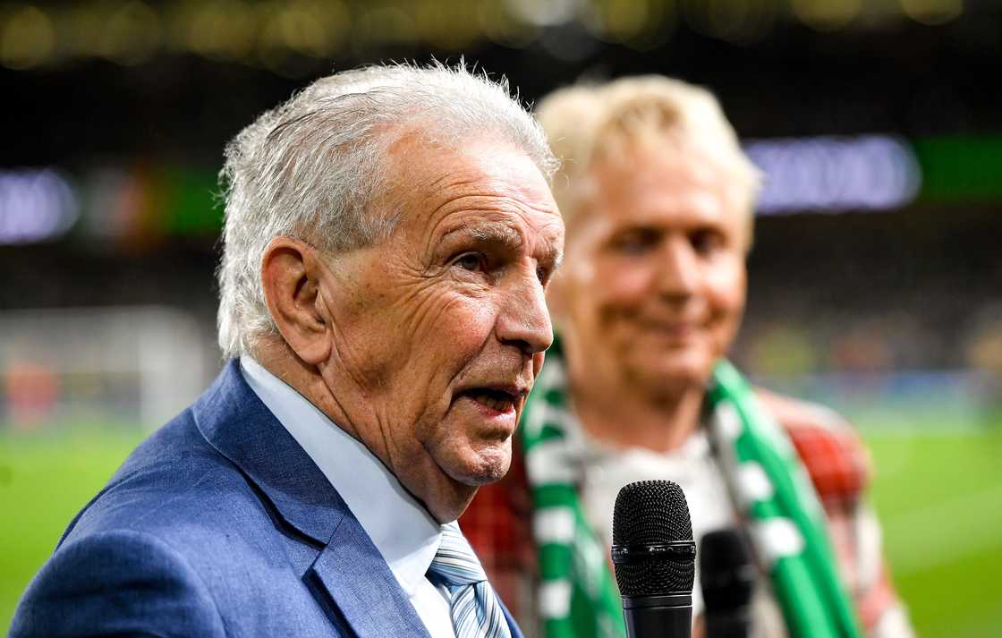 John Giles' biography John Giles' biography