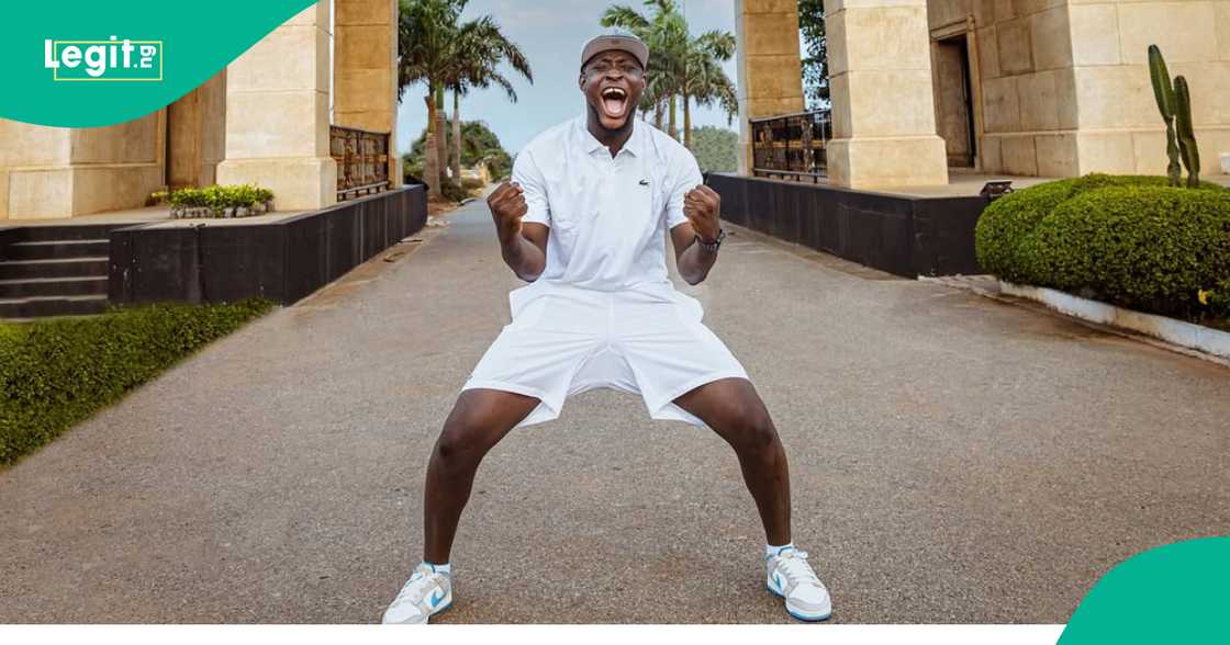 Carter Efe calls Wizkid proud, fans thrash him. Carter Efe calls Wizkid proud, fans thrash him.