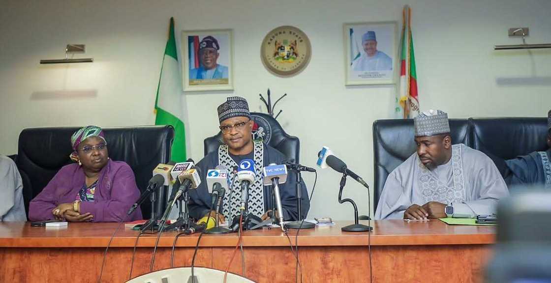 Gwamna Sani ya sadaukar da rabin albashinsa don tallafawa talakawan Kaduna Gwamna Sani ya sadaukar da rabin albashinsa don tallafawa talakawan Kaduna