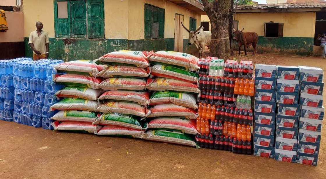 EidelKabir: Gov Ugwuanyi Presents Sallah Gifts to Muslims in Enugu