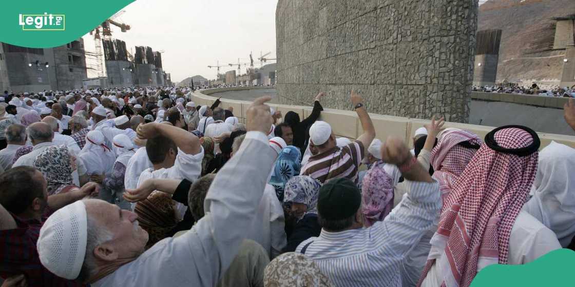 Muslim pilgrims ‘Stone The Devil’ in Saudi Arabia during 2024 hajj Muslim pilgrims ‘Stone The Devil’ in Saudi Arabia during 2024 hajj