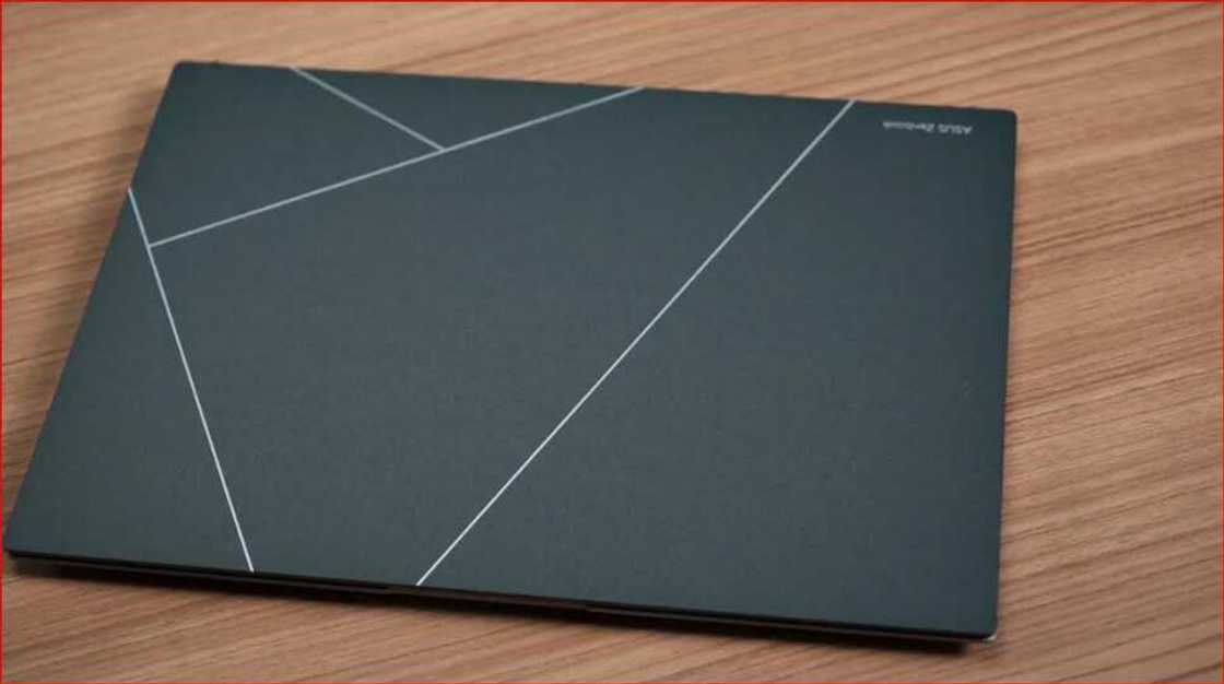 ASUS Zenbook S13 OLED (UX5304): Super-slim and Super-light, a Marvel of Technology and Style ASUS Zenbook S13 OLED (UX5304): Super-slim and Super-light, a Marvel of Technology and Style