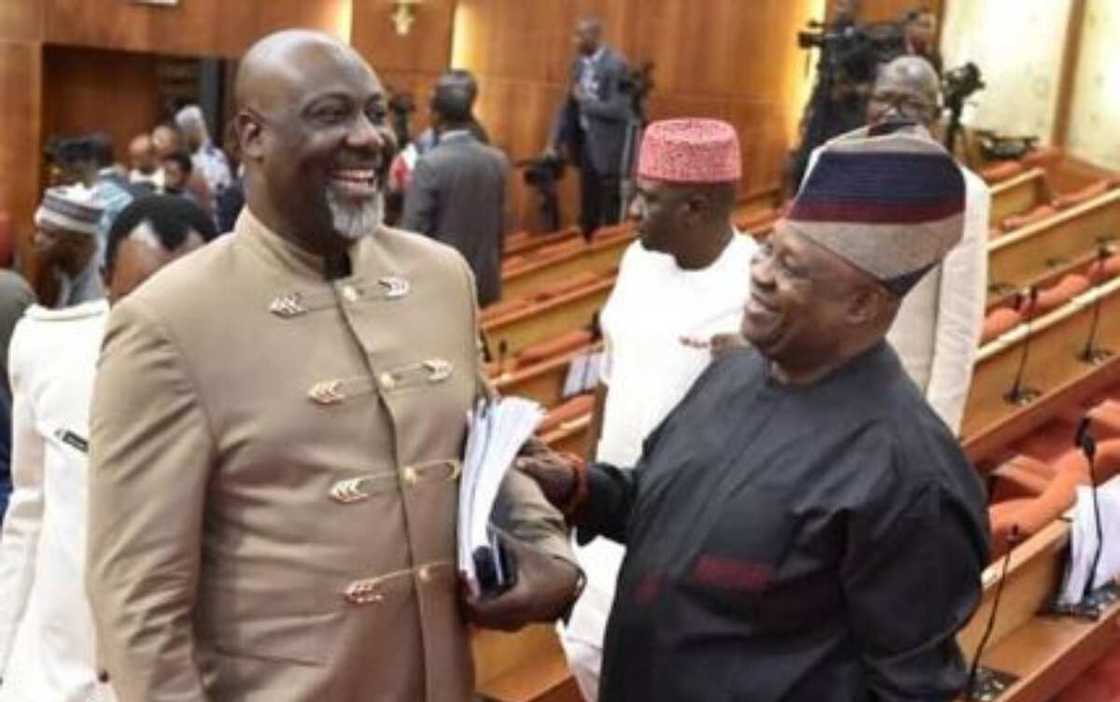 Me ya hado Amaechi rigima da tsohon abokinsa Sanata Dino Melaye? Me ya hado Amaechi rigima da tsohon abokinsa Sanata Dino Melaye?