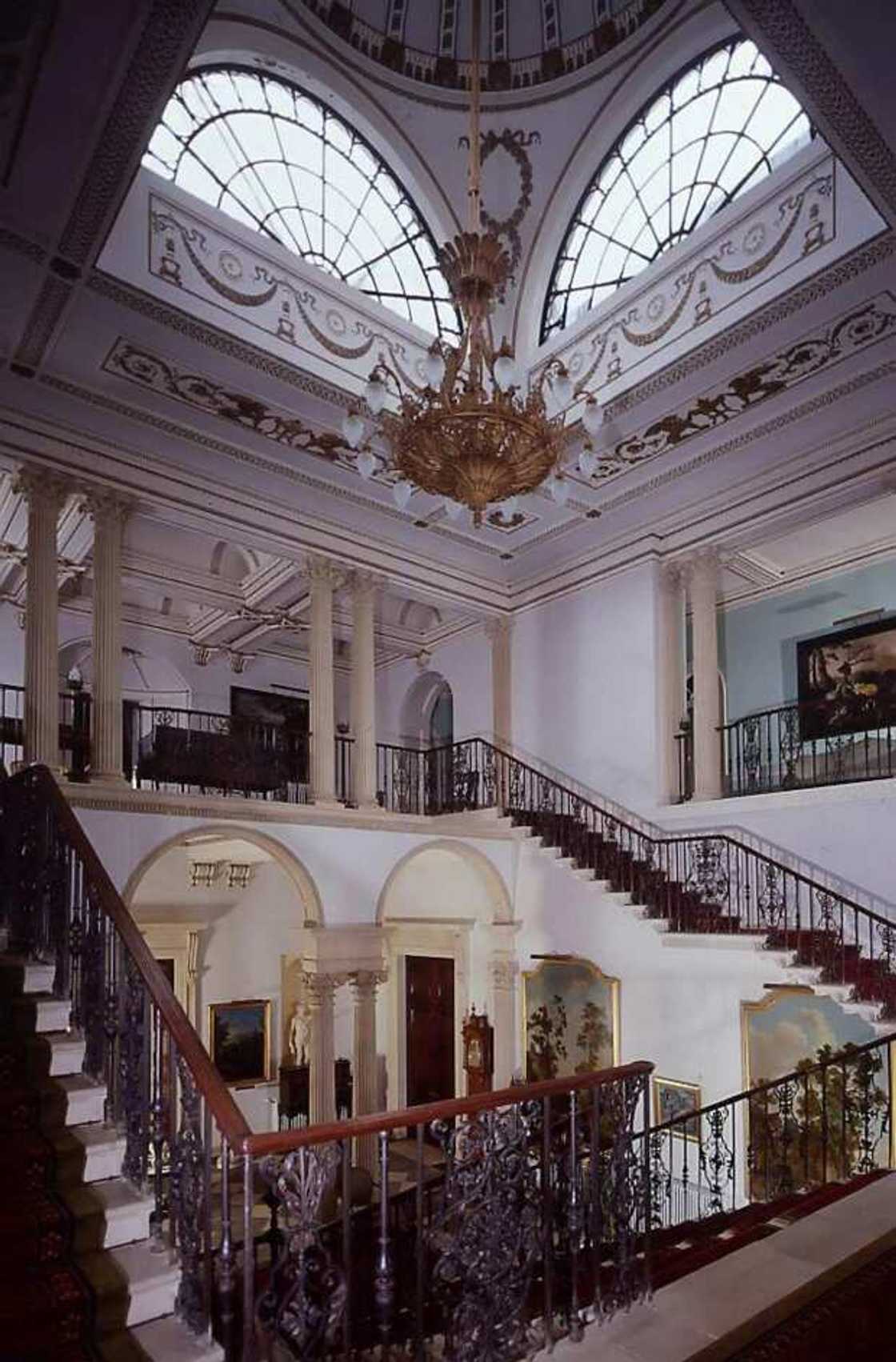 Hotunan cikin gidan hamshakin mai kudin duniya da za a iya cire gidaje 18,000 Hotunan cikin gidan hamshakin mai kudin duniya da za a iya cire gidaje 18,000