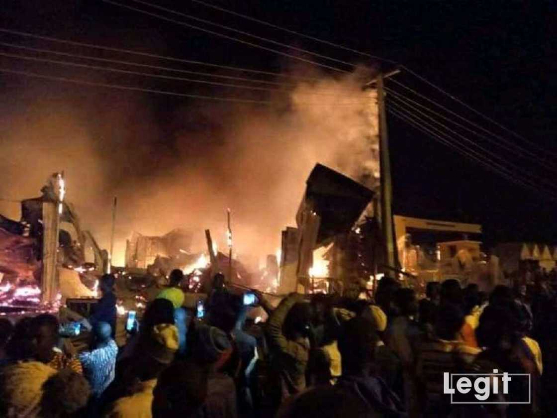 Gobarar da ta kona shaguna sama da 350 a Funtua (hotuna) Gobarar da ta kona shaguna sama da 350 a Funtua (hotuna)