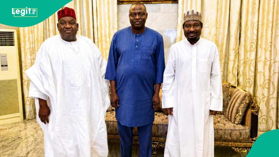 Sanata Rufai Hanga ya gana da manyan APC Sanata Rufai Hanga ya gana da manyan APC