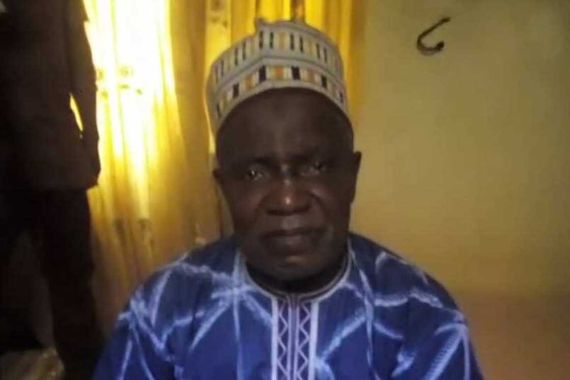 'Yan bindiga ma su hijabi sun saki basarake Abdullahi Magaji bayan biyan kudin fansa 'Yan bindiga ma su hijabi sun saki basarake Abdullahi Magaji bayan biyan kudin fansa