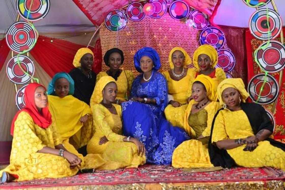 Rayuwar aure: Dalilai 6 da su ka jawo Matan yau suka rabu da Yara, su ke yin wuf da Dattawa Rayuwar aure: Dalilai 6 da su ka jawo Matan yau suka rabu da Yara, su ke yin wuf da Dattawa