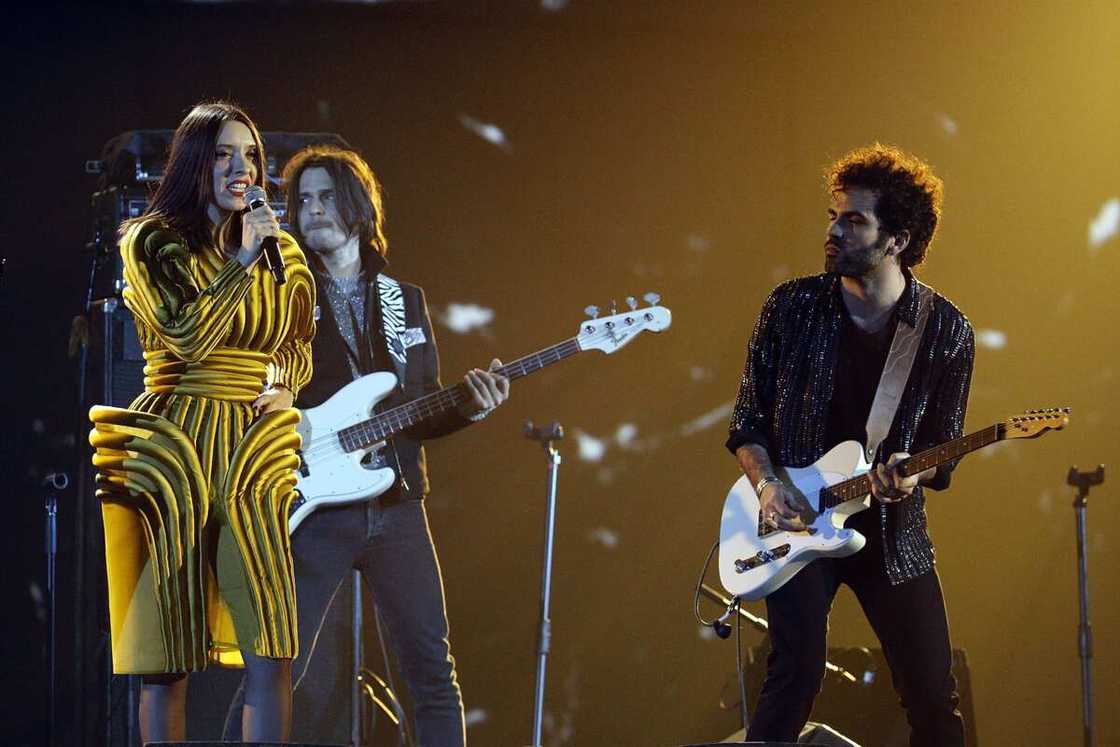 Biographie de Simone Ringer: Sa vie, ses chansons et le groupe Minuit avec Raoul Chichin Biographie de Simone Ringer: Sa vie, ses chansons et le groupe Minuit avec Raoul Chichin