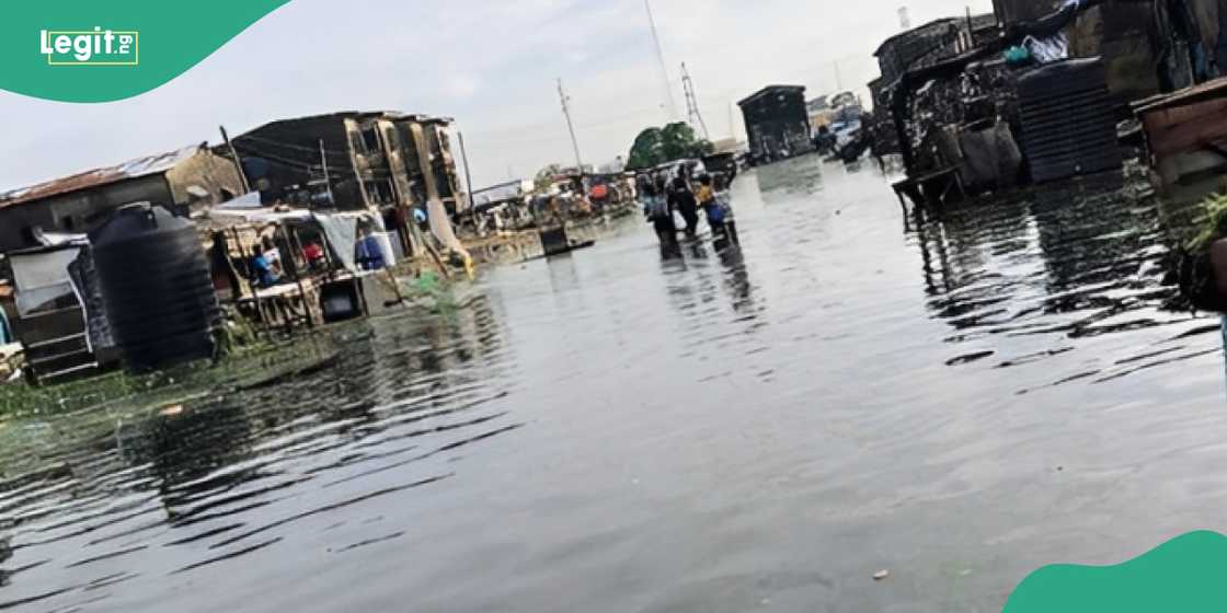 Flood overruns many communities in Lagos state after heavy downpour Flood overruns many communities in Lagos state after heavy downpour