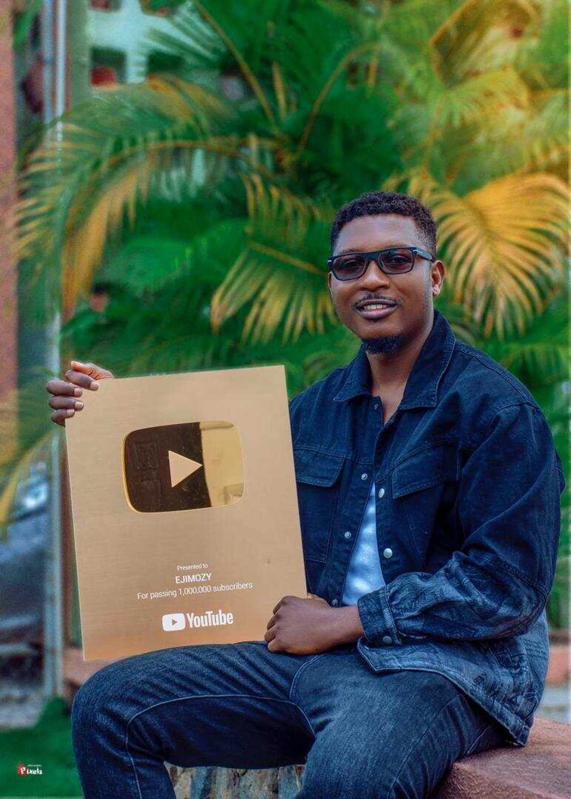 Ejimozy gets Gold YouTube Plaque for 1 Million Subscribers Ejimozy gets Gold YouTube Plaque for 1 Million Subscribers