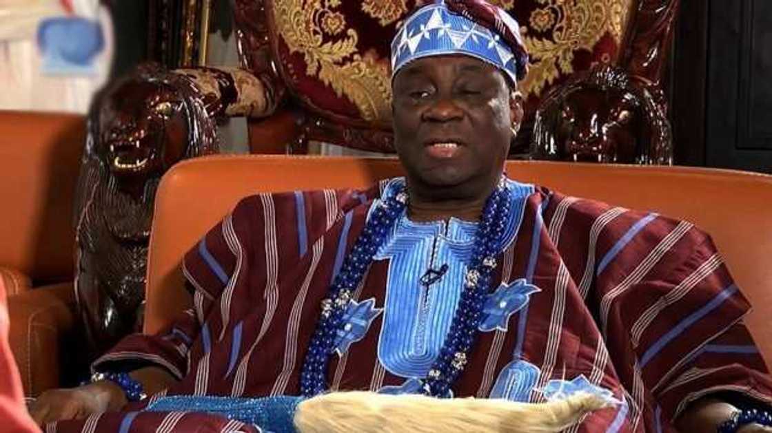 Oba of Lagos claims #EndSARS protesters stole $2m, N17m from his palace Oba of Lagos claims #EndSARS protesters stole $2m, N17m from his palace