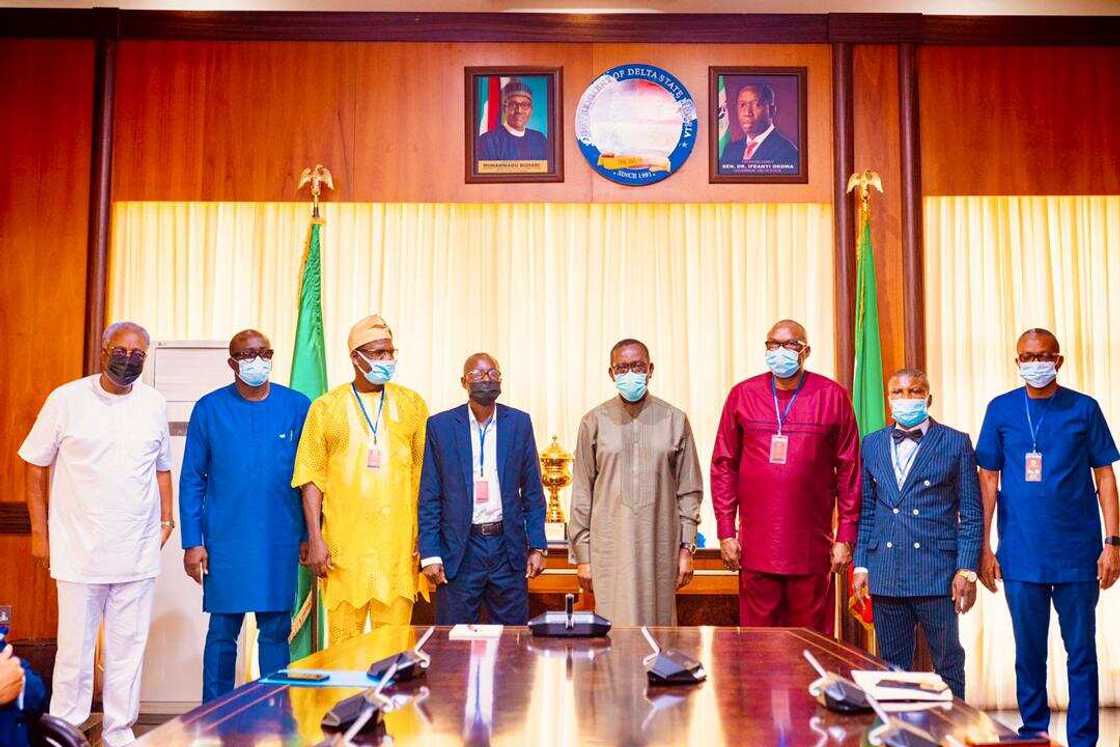 Okowa and visitors Okowa and visitors