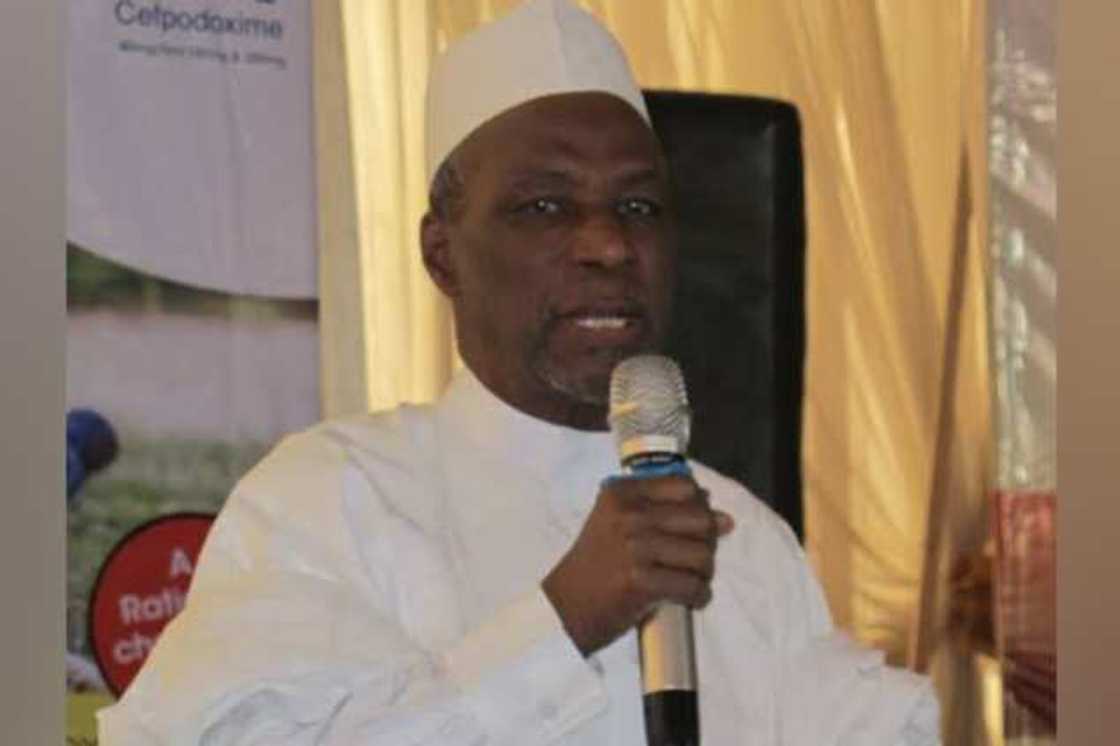 Sakataren gwamnatin Kano ya janye daga takara. Sakataren gwamnatin Kano ya janye daga takara.