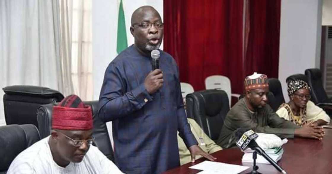 Ana rade-radin cewa wasu kusoshi na yunkurin tunbuke Shugaban jam’iyyar PDP na kasa Ana rade-radin cewa wasu kusoshi na yunkurin tunbuke Shugaban jam’iyyar PDP na kasa