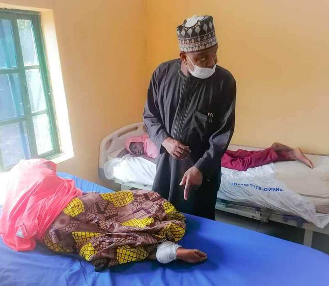 Hotunan daliban Kebbi da jami'an tsaro suka ceto daga wurin 'yan bindiga kwance a asibiti Hotunan daliban Kebbi da jami'an tsaro suka ceto daga wurin 'yan bindiga kwance a asibiti