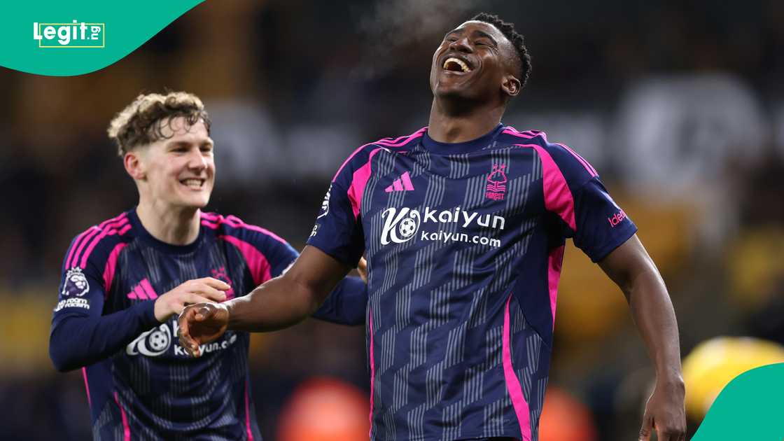 Super Eagles gave food items to Muslims and Christians in Kwara State. Super Eagles gave food items to Muslims and Christians in Kwara State.