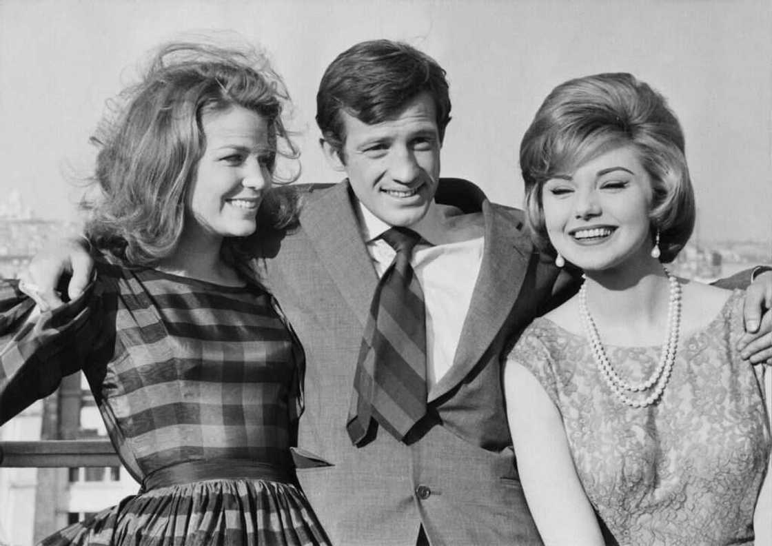 French actor Jean-Paul Belmondo with actresses Alexandra Stewart (left) and Sylva Koscina (right), his co-stars in the film 'Les Distractions', (aka 'Trapped by Fear'), 31st January 1960. (Photo by Keystone/Hulton Archive) French actor Jean-Paul Belmondo with actresses Alexandra Stewart (left) and Sylva Koscina (right), his co-stars in the film 'Les Distractions', (aka 'Trapped by Fear'), 31st January 1960. (Photo by Keystone/Hulton Archive)