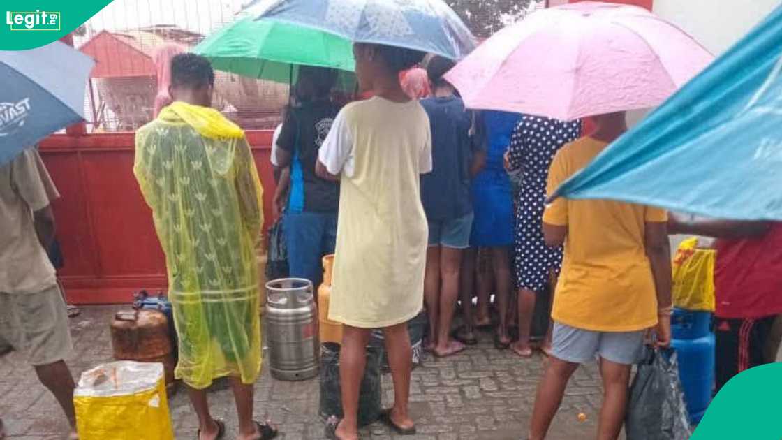 A lady who complained about the scarcity of cooking gas mentioned how much she bought one kg in her area. A lady who complained about the scarcity of cooking gas mentioned how much she bought one kg in her area.