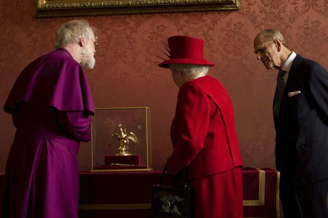 The gold Ampulla, fashioned in the shape of an eagle, holds the consecrated oil used in the coronation The gold Ampulla, fashioned in the shape of an eagle, holds the consecrated oil used in the coronation