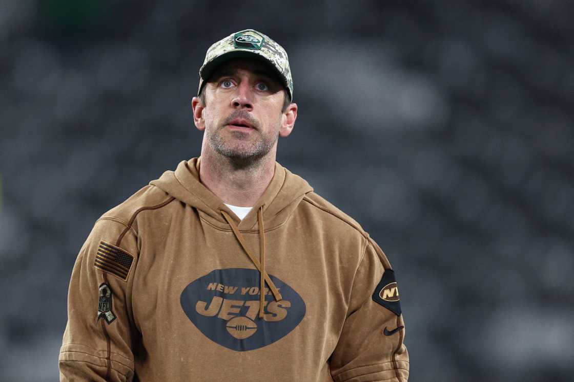 Aaron Rodgers #8 of the New York Jets looks on before the game against the Los Angeles Chargers